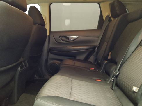 Used 2019 Nissan Rogue S AWD/4WD image 18