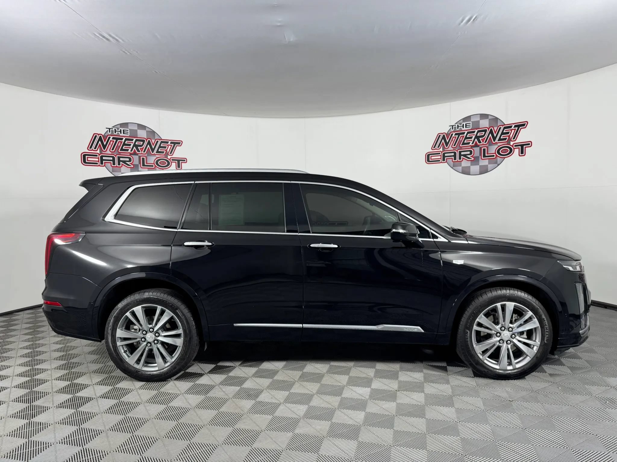 Used 2024 Cadillac XT6 Premium Luxury w/ Technology Package AWD/4WD image 8
