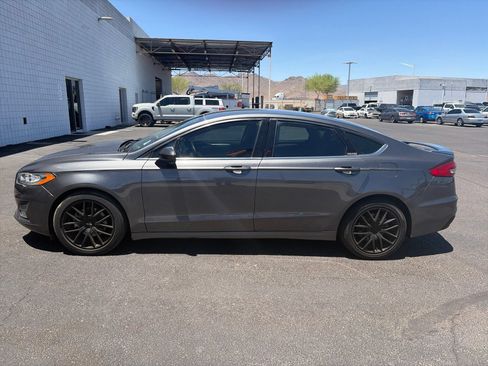 Used 2019 Ford Fusion SE w/ Equipment Group 151A FWD image 2