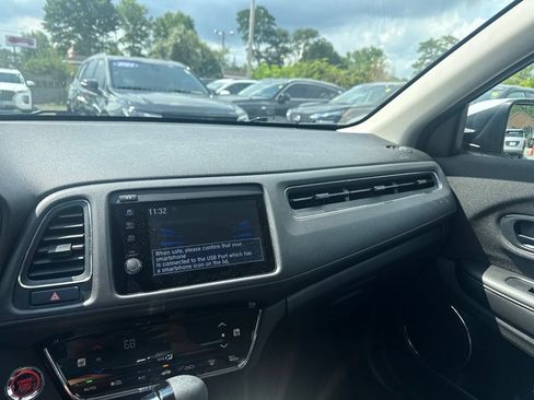 Used 2022 Honda HR-V EX image 9