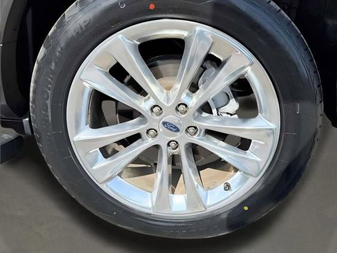 Used 2018 Ford Explorer XLT w/ Equipment Group 202A AWD/4WD image 34