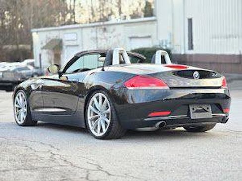 Used 2011 BMW Z4 sDrive35i image 6