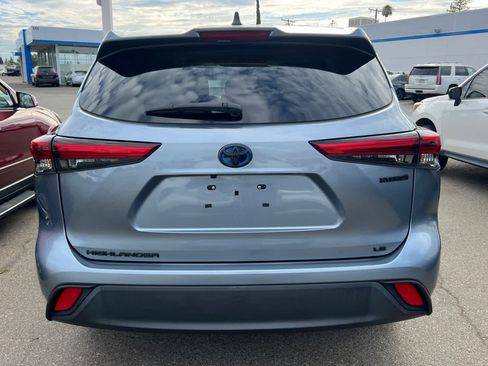 Used 2023 Toyota Highlander LE AWD/4WD image 5