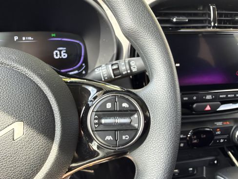 Used 2025 Kia Soul S FWD image 30