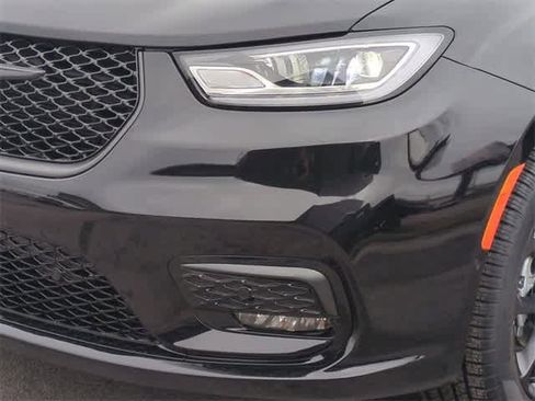 New 2026 Chrysler Pacifica Select w/ S Appearance Package image 11