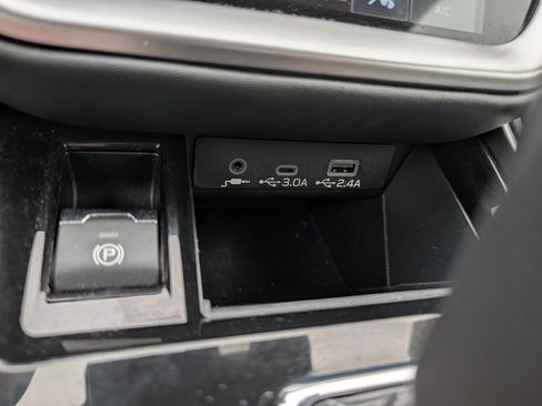 Used 2025 Subaru Outback Premium AWD/4WD image 31