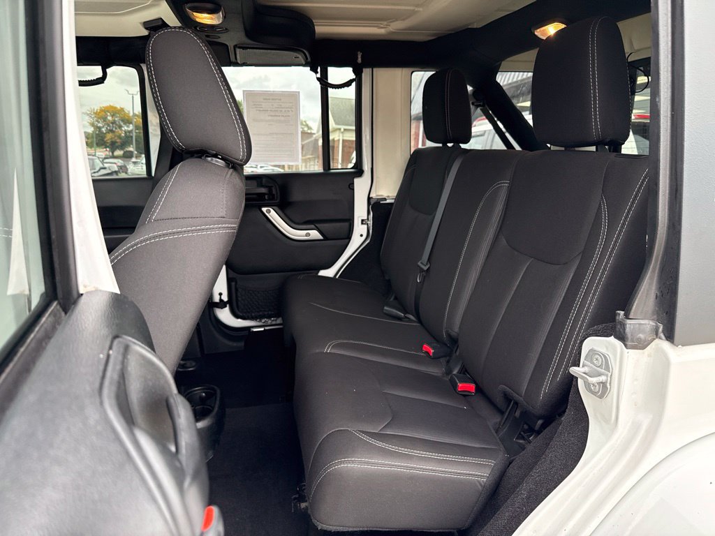 Used 2018 Jeep Wrangler Unlimited Sahara w/ Connectivity Group AWD/4WD image 48
