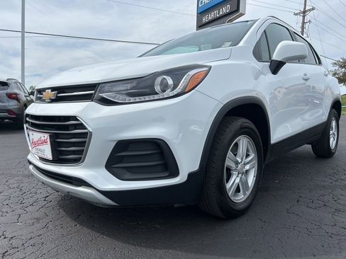 Used 2022 Chevrolet Trax LT w/ LT Convenience Package image 2