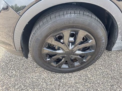 Used 2018 Ford Escape S FWD image 3