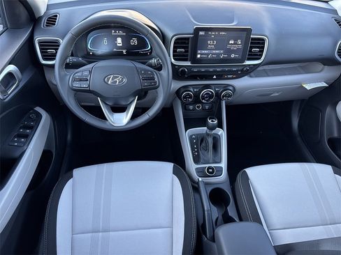 Used 2025 Hyundai Venue SEL image 22