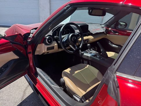 Used 2020 MAZDA MX-5 Miata RF Grand Touring RWD image 9