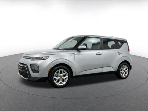 Used 2025 Kia Soul LX w/ LX Technology Package FWD image 3