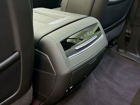 Used 2023 Cadillac Escalade ESV Sport AWD/4WD image 28