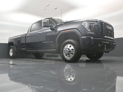Used 2024 GMC Sierra 3500 Denali Ultimate AWD/4WD image 46