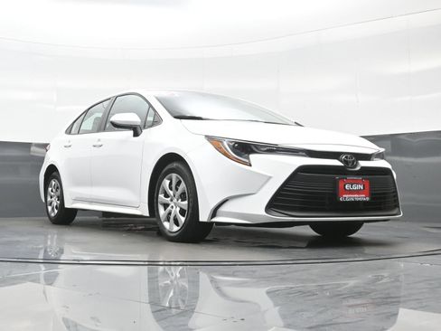 Used 2025 Toyota Corolla LE FWD image 24