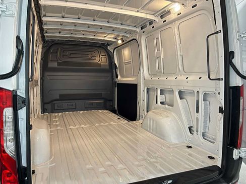 Used 2025 Mercedes-Benz Sprinter 2500 image 18