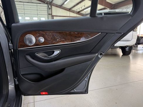 Used 2018 Mercedes-Benz E 300 4MATIC image 14