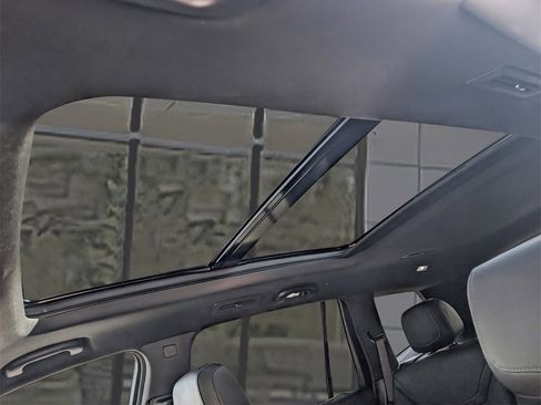 Used 2023 Cadillac XT6 Premium Luxury image 15