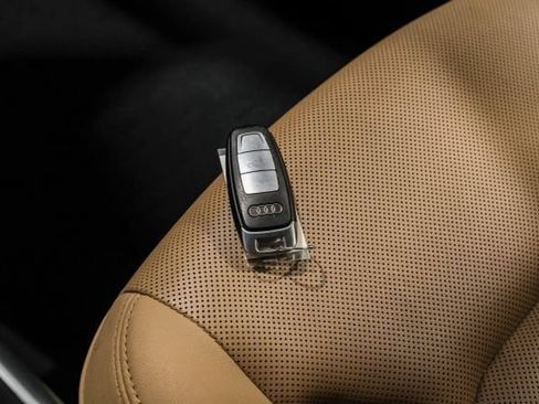 Used 2019 Audi Q8 Premium Plus w/ Premium Plus AWD/4WD image 59