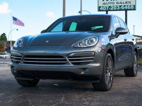Used 2014 Porsche Cayenne Platinum Edition image 4