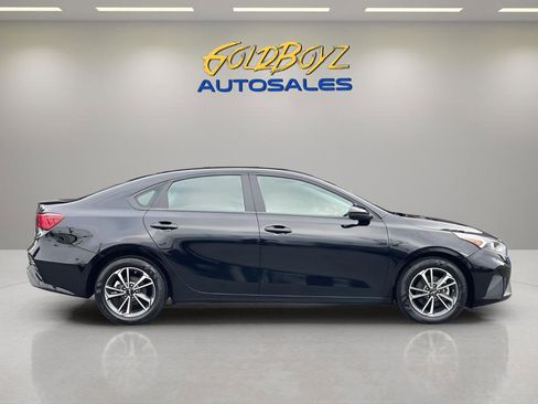 Used 2024 Kia Forte LXS image 3