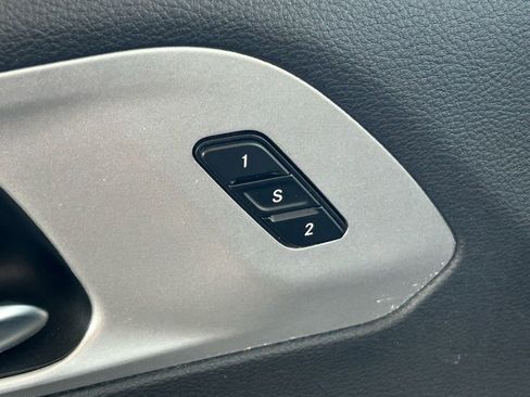 Used 2025 Chrysler Pacifica Limited image 48