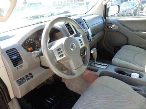 Used 2015 Nissan Frontier SV image 11