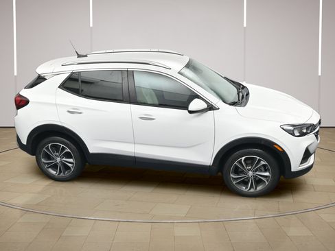 Used 2023 Buick Encore GX Select FWD image 32