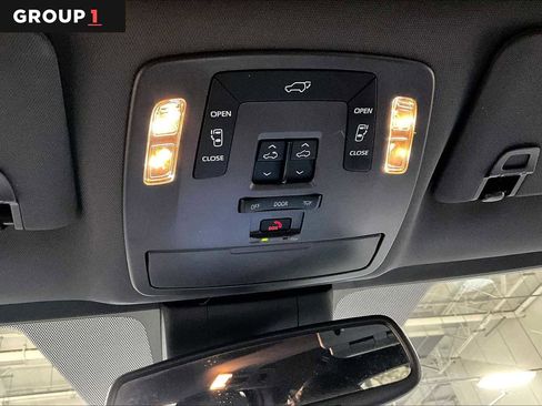 Certified 2022 Toyota Sienna XLE Woodland Edition image 35