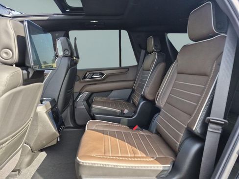 New 2026 GMC Yukon Denali Ultimate w/ LPO, Floor Liner Package AWD/4WD image 25