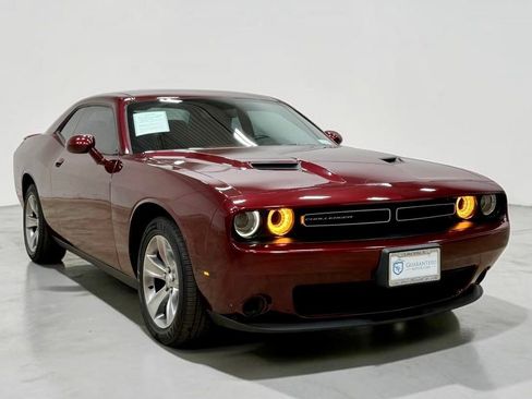 Used 2019 Dodge Challenger SXT RWD image 10