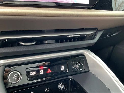 Used 2025 Audi Q5 Premium w/ Convenience Package image 30