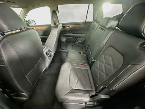 Used 2025 Volkswagen Atlas SE AWD/4WD image 28