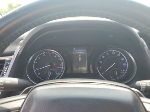 Used 2021 Toyota Camry SE FWD image 18