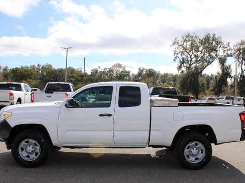 Used 2023 Toyota Tacoma SR image 3