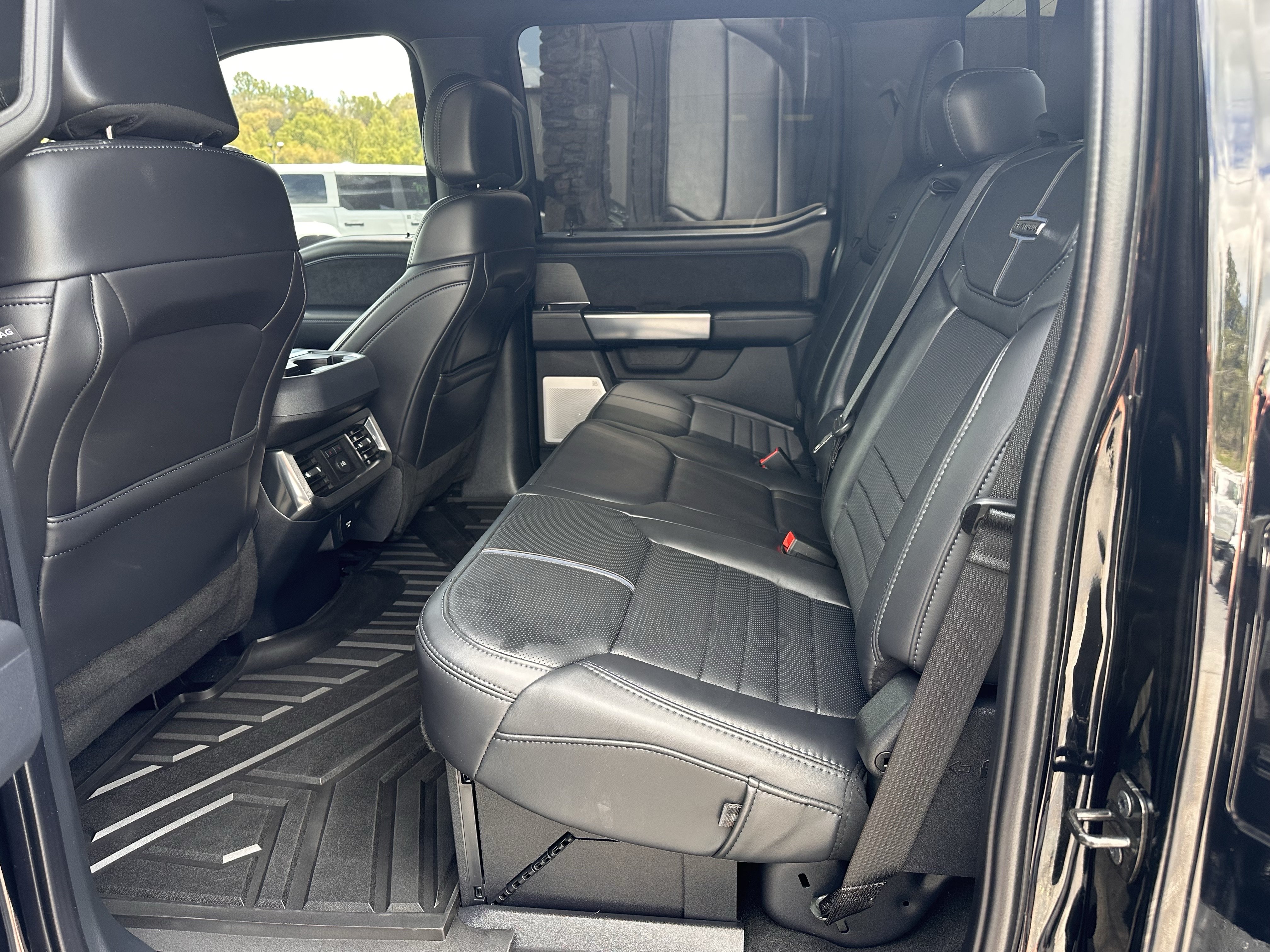 Used 2025 Ford F250 Platinum AWD/4WD image 12