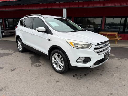 Used 2018 Ford Escape SE image 1