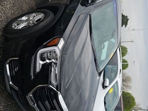 Used 2024 GMC Terrain SLE image 3