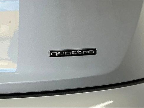 Used 2022 Audi Q5 2.0T Premium w/ Convenience Package image 11