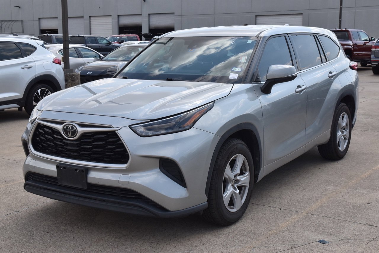 Used 2021 Toyota Highlander L FWD image 2