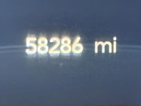 Used 2024 Chrysler Pacifica Touring-L FWD image 14