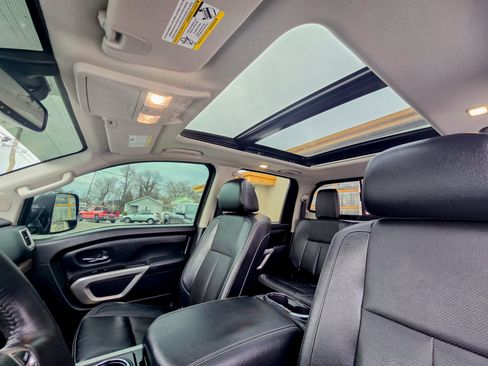 Used 2021 Nissan Titan SL w/ Moonroof Package AWD/4WD image 21