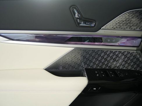 Used 2026 BMW i7 eDrive50 w/ Executive Package image 5