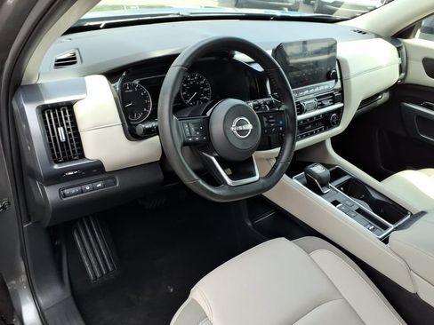 Used 2025 Nissan Pathfinder SL FWD image 15