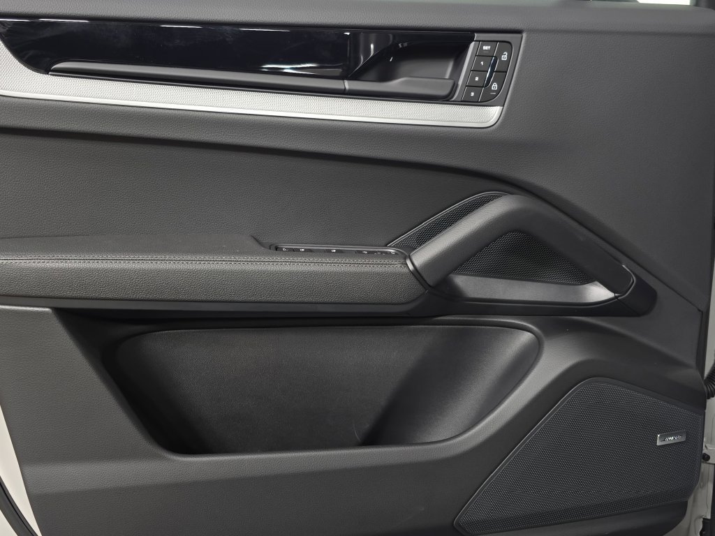 Certified 2026 Porsche Cayenne AWD/4WD image 22