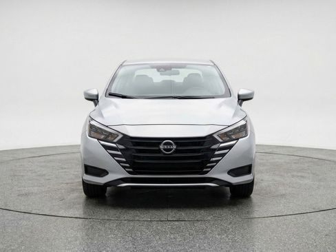 Used 2025 Nissan Versa SV image 2