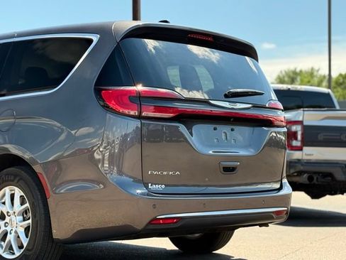 Used 2023 Chrysler Pacifica Touring-L FWD image 42