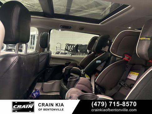 Used 2019 Chrysler Pacifica Limited image 16