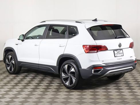 Used 2024 Volkswagen Taos SE w/ Panoramic Sunroof Package AWD/4WD image 11