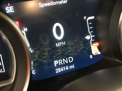 Used 2019 Jeep Wrangler Unlimited Sahara AWD/4WD image 3